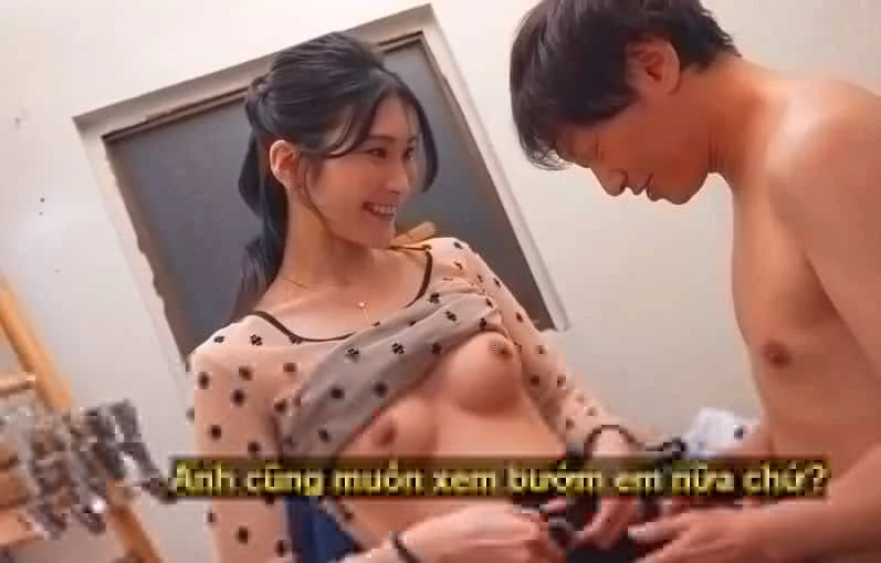 Cửa hàng quần áo luôn đông khách bởi vì cô chủ shop giỏi gạ địt khách nam